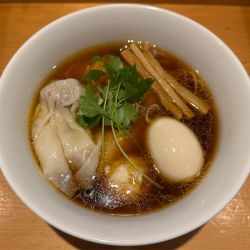 ワン玉醤油らぁ麺1100円