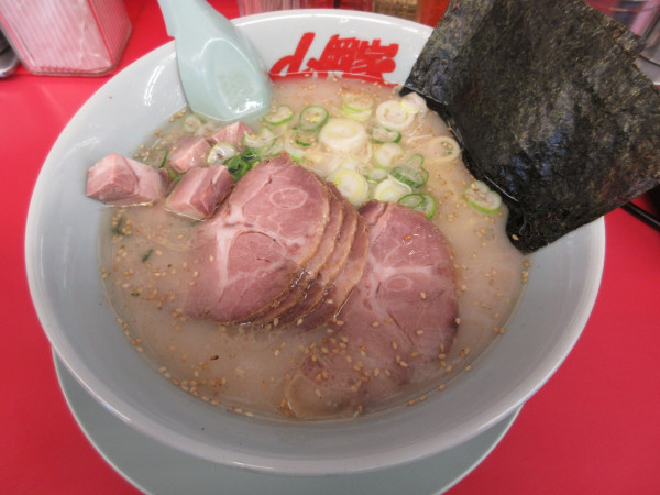 「塩チャーシュー麺（９７０円）＋クーポンコロチャー」@ラーメン山岡家 阿見店の写真