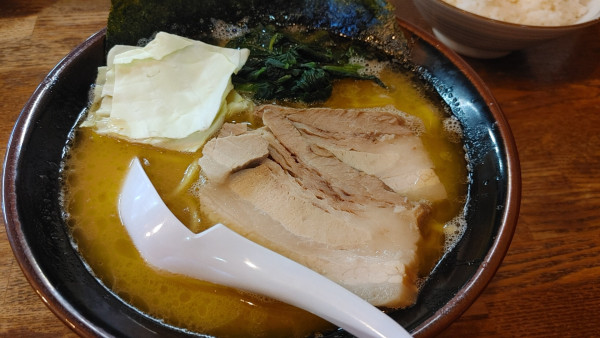 「豚骨醤油らあめん　チャーシュートッピング」@らあめん 寸八 総本店の写真