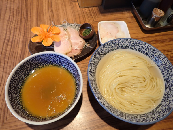 「貝塩つけ麺（並1100円）」@ラーメン燈郎の写真
