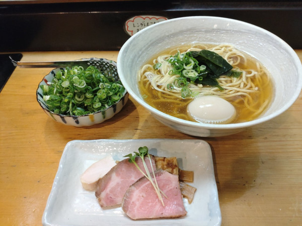 「濃厚しもきた卵味玉いりこそば＋替え玉＋たっぷり九条ねぎ」@讃岐ラーメン 香麦 -komugi-の写真