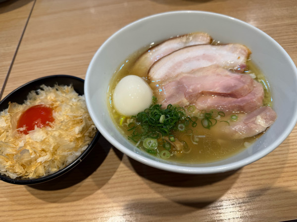 「しお全部のせ+漬け玉子ごはん」@しおらーめん進化 2ndの写真