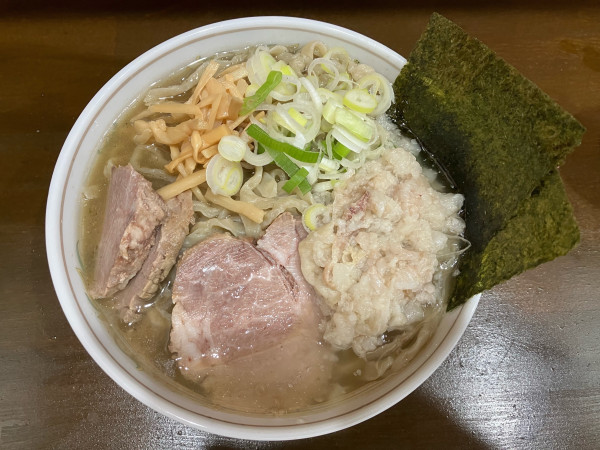 「塩中華そば中盛　身入り」@手打ち中華そば 酒田 鹿島田店の写真