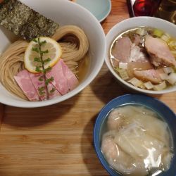 昆布水つけめん（塩）チャーシュー　海老ワンタン