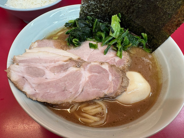 「特上ラーメン」@横浜ラーメン 武蔵家 大宮店の写真