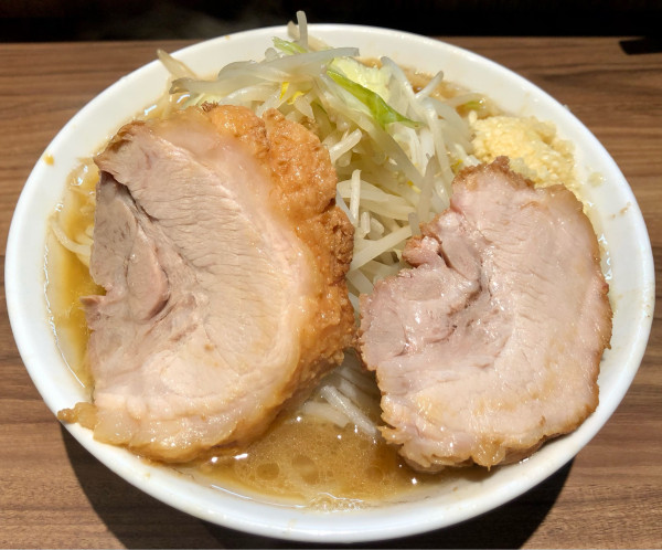 「少ラーメン（スペイン産豚バラバージョン）生姜」@らーめん菊の写真