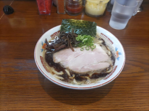 「濃厚ラーメン黒」@ラーメンかなやの写真