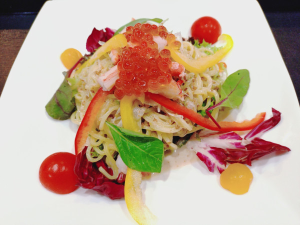 「すし屋のラーメンサラダ　１０００円＋消費税」@SUSHI HOUSE 鮨六の写真