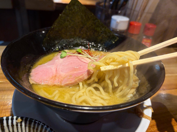 「牡蠣らぁ麺　貝だし飯セット1250円」@麺屋貝夢の写真