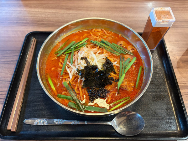 「韓ホルモンラーメン　880円」@韓丼 所沢けやき台店の写真