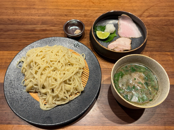 「【秋限定】秋刀魚煮干つけ麺（塩）」@自家製手もみ麺 鈴ノ木の写真