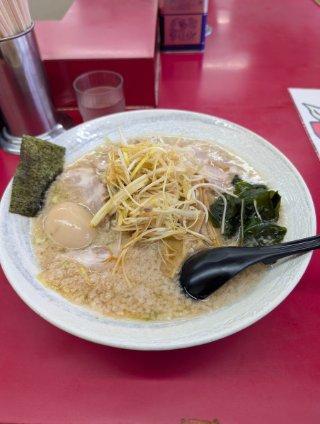 「ネギチャーシュー中盛り味玉」@ニューラーメンショップの写真