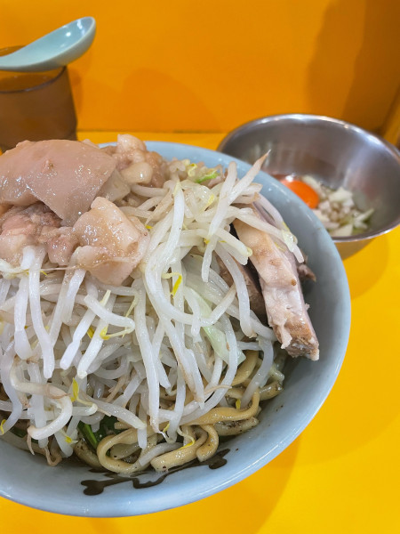 「ニラドクロ ヤサイニンニクアブラ 玉ねぎたまご」@ラーメン二郎 八王子野猿街道店2の写真