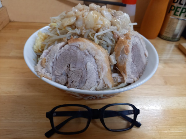 「小ブタ2枚(野菜増し・あぶら増し)」@ラーメン 登良治郎の写真