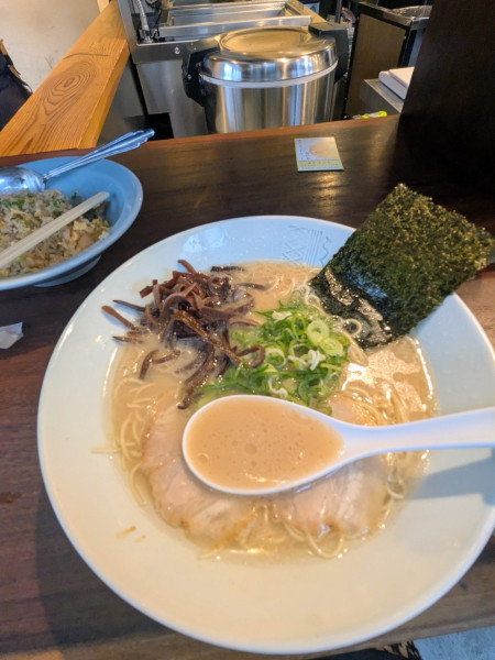 「ラーメン 780円 ＋ 半チャーハン 460円」@博多濃麻呂 二子玉川2号店の写真