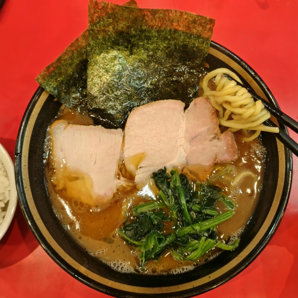 「朝ラーメン（780円）、ライス1杯（100円）」@横濱家系ラーメン 野中家の写真