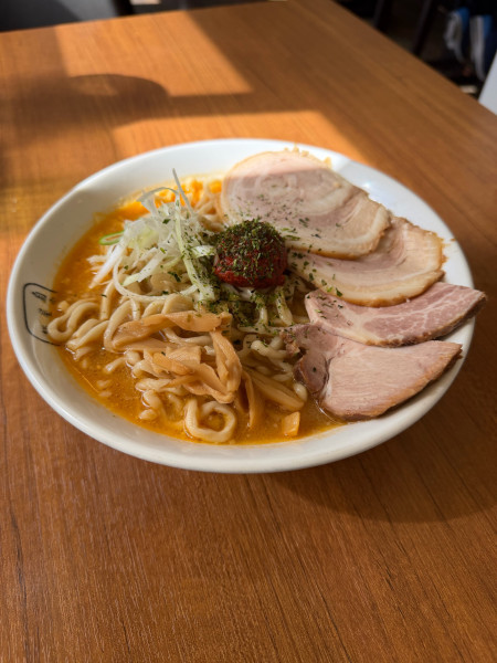 「辛みそラーメン＋チャーシュー 950円」@麺屋 翔の写真