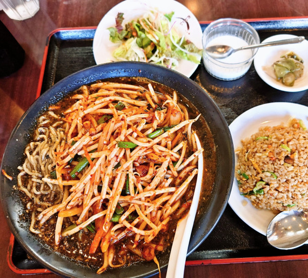 「麺セット　台湾担々麺＋炒飯に変更」@華蓮厨房 布佐店の写真