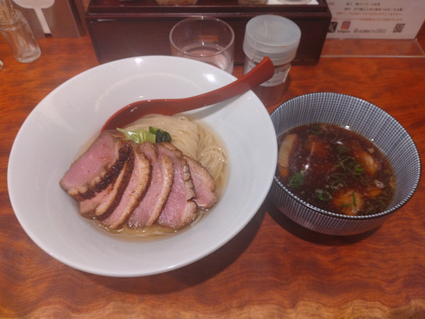 「【限定】鴨つけ麺¥1800+鴨ロース(2枚)¥250-」@三馬路 東京店の写真