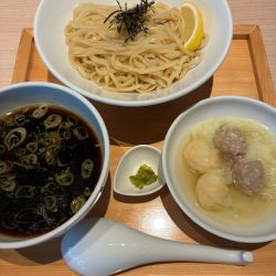 特製わんたんつけそば　1300円