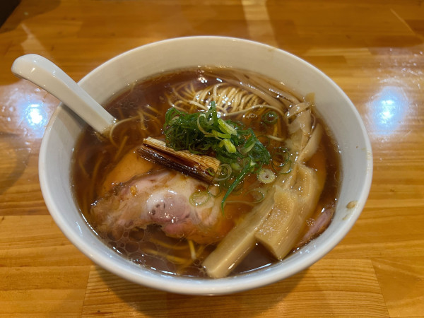 「ラーメン正油（大盛）」@川の先の上の写真