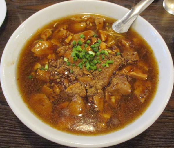 「麻婆麺　890円※サラダバー付」@鉄板中華 青山シャンウェイ 本店の写真