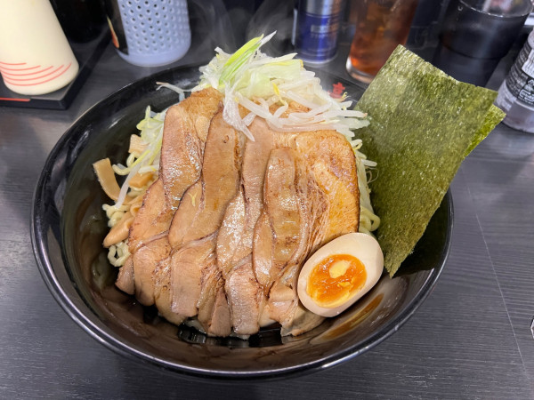 「炙りしょうゆ油そば」@油そば 春日亭 神田店の写真