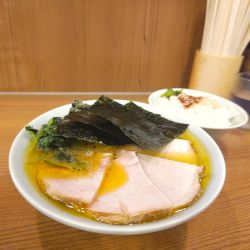 チャーシューメン（並）+おかわり無限ライス