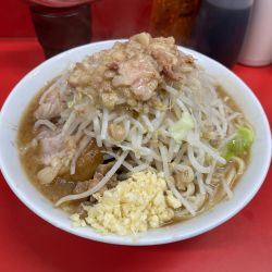 小 900円(麺少なめ、ニンニク・アブラ)