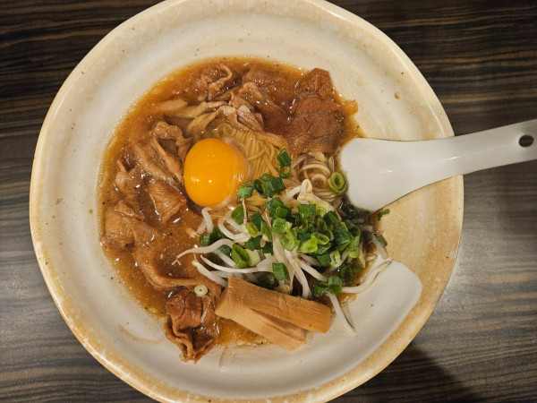 「中華蕎麦(徳島ラーメン)+生卵」@中華蕎麦 一日一生の写真