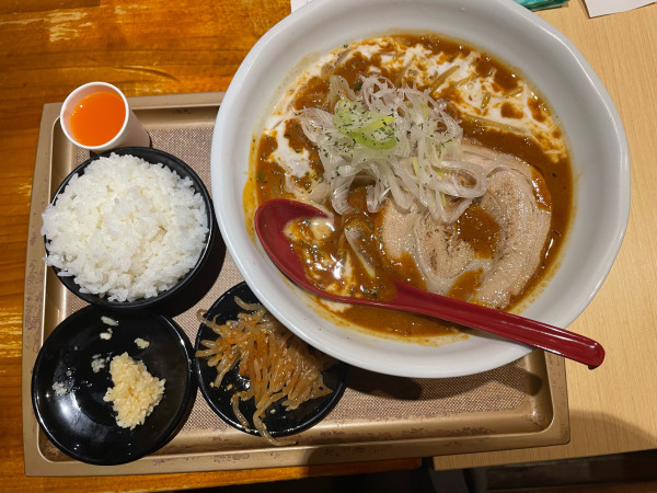 「カレーラーメン¥1,330半ライス￥120」@らーめん 蓮の写真