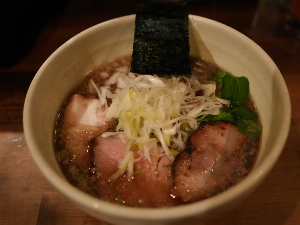 「限定 煮干しそば＋サービス炙りチャーシュー」@日本橋 製麺庵 なな蓮の写真