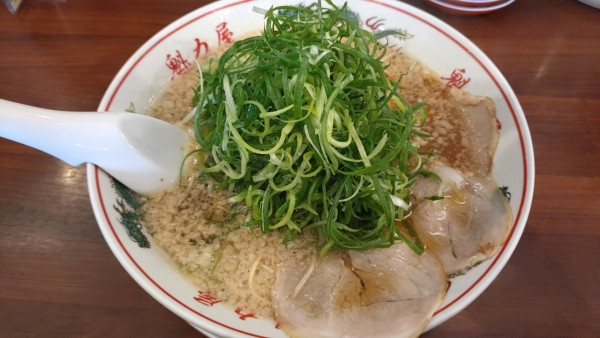 「九条ねぎラーメン(大盛・メンマ抜・1199円)」@ラーメン 魁力屋 練馬インター店の写真