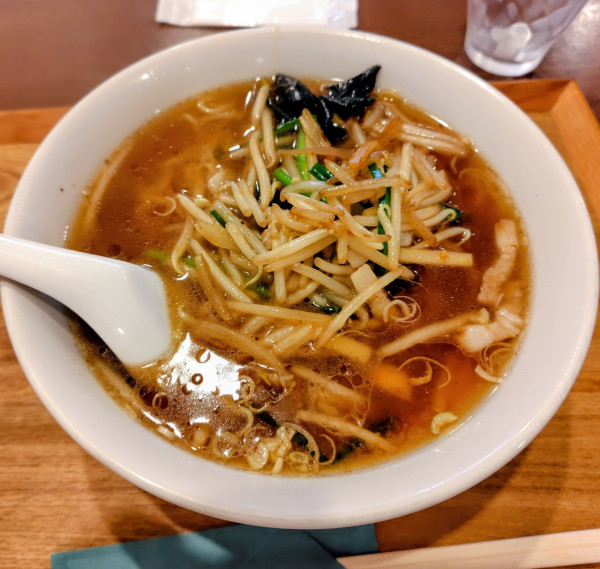 「もやしそば 880円」@竜香飯店の写真