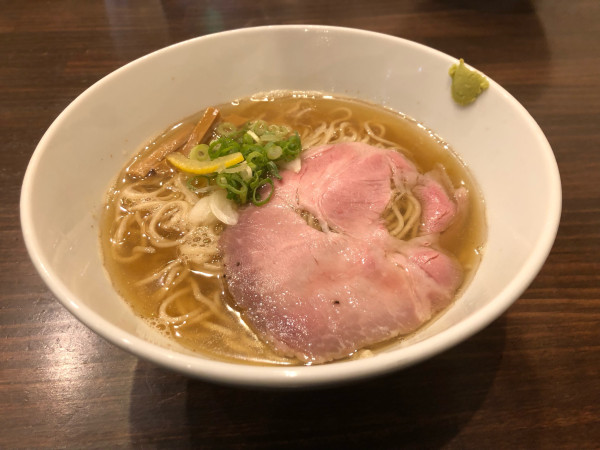 「鯵煮干しの塩そば」@町田汁場 しおらーめん進化 町田駅前店の写真