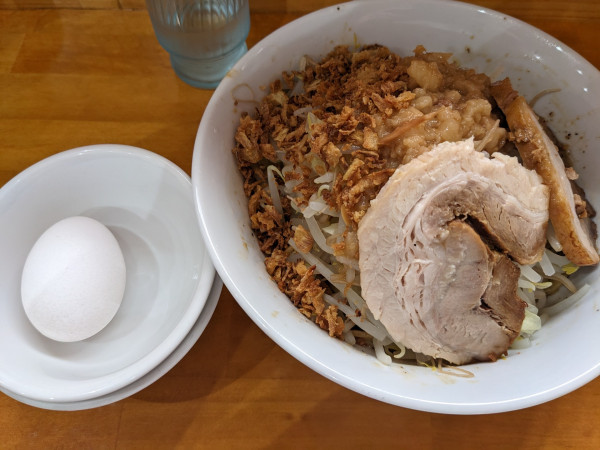 「汁なし（200g）+生卵」@六麓 豚らーめんの写真