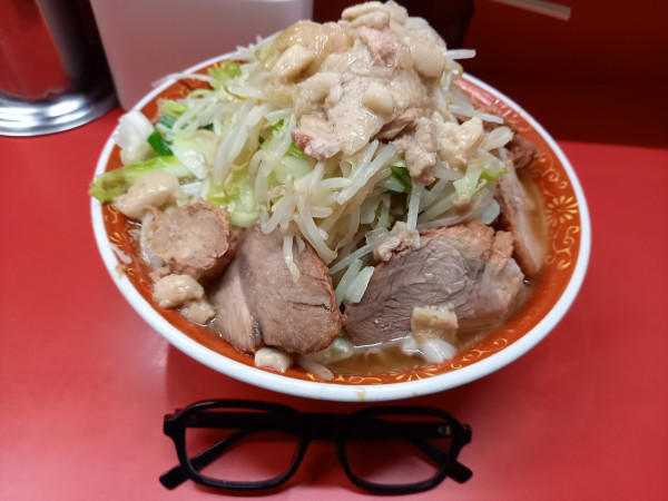 「大ブタ入り(カタカタ・野菜増し・あぶら増し)」@ラーメン二郎 上野毛店の写真