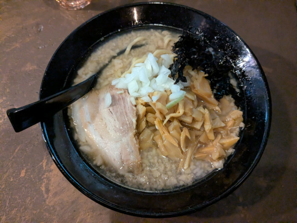 「つばめ500円メンマ250円」@麺BARとどろきの写真