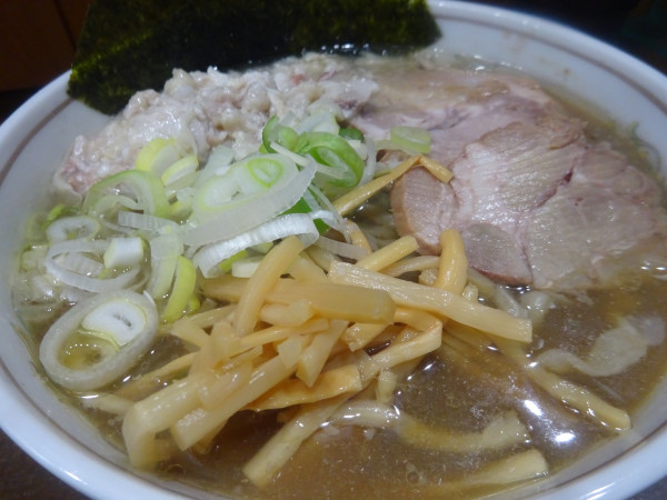「しょうゆ中華そば　900円」@手打ち中華そば 酒田 鹿島田店の写真