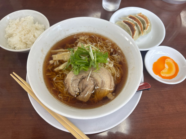 「かすみラーメン（節系）・半ライス・餃子（３ケ）」@中華酒家 かすみの写真