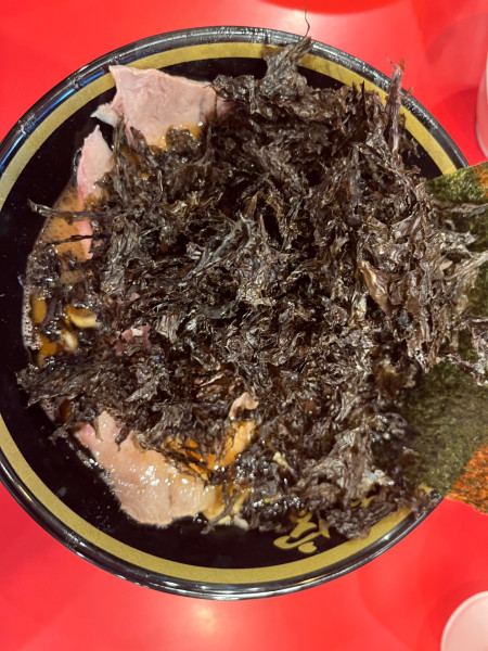 「ラーメン(並)900円＋岩のり200円＋フォロワーキムチ」@横浜家系ラーメン 大輝家の写真