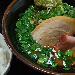 ニラとり台湾ラーメン