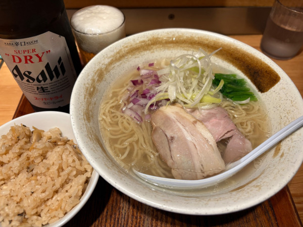 「塩らぁ麺900円+貝めし(小)200円+瓶ビール600円」@貝出汁らぁ麺 みぎわの写真