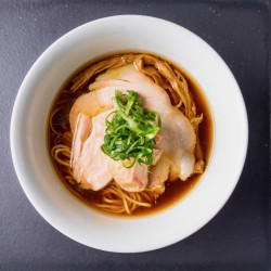 カネキッチンヌードル(地鶏の極醤油ラーメン:1100円)