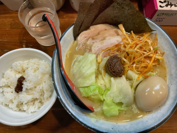 「熟成練り醤油ラーメン」@『   』（無銘）の写真