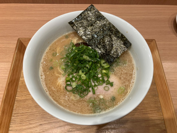 「北海道豚骨ラーメン　1200円」@ラーメンWalkerキッチンの写真