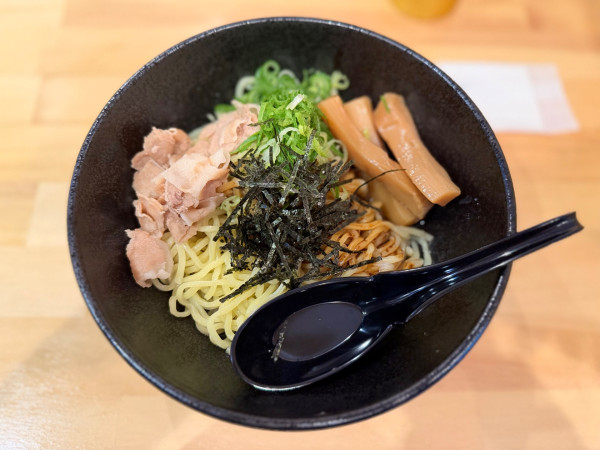 「油そば 並盛 890円」@油そば連合会 かず喜の写真