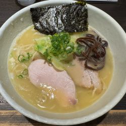 鶏白湯ラーメン 1080円