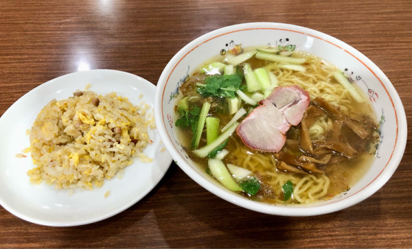 「ラーメン＆半チャーハン　1050円」@華林の写真