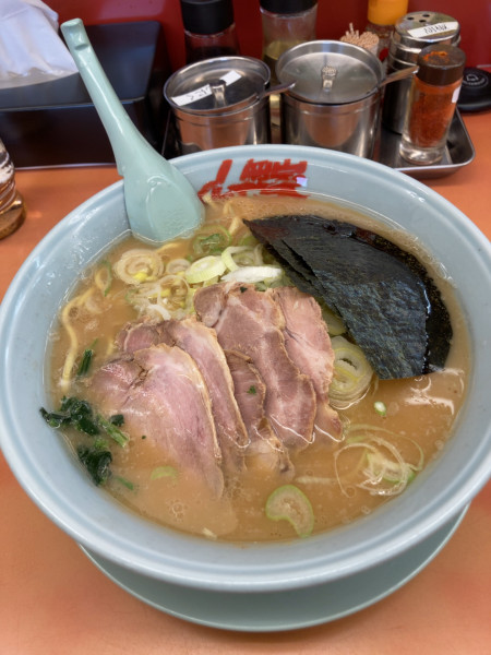 「醤油チャーシュー麺（中盛）　1130円」@ラーメン山岡家 さいたま丸ヶ崎店の写真